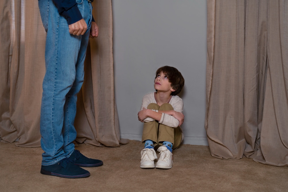 7 Signs & Solutions for Childhood Phobia